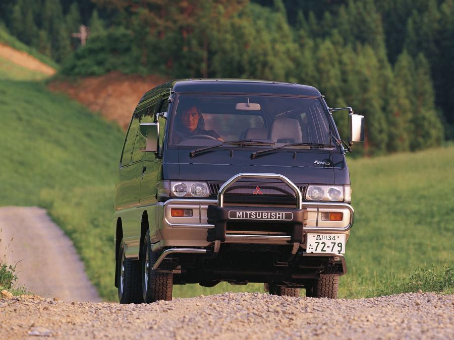  Mitsubishi Delica Star Wagon 4WD 1990 года  (фото 5 из 5)
